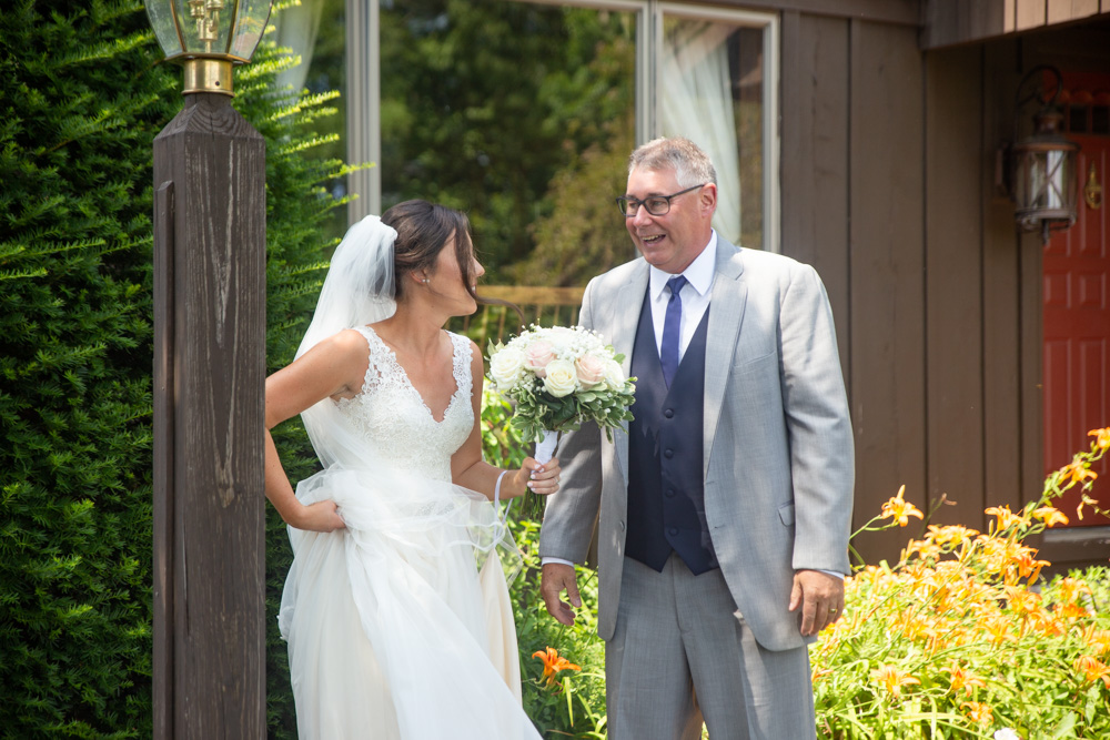 Father's reaction to seeing his daughter at her zukas hilltop wedding