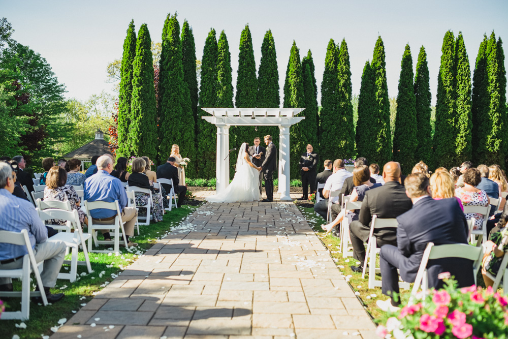 Spring wedding ceremony at the Grand Oak Villa in New England 